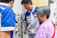 水務科技賦能社區(qū)治理，為獨居老人安裝智能水表，精準呵護老人安全